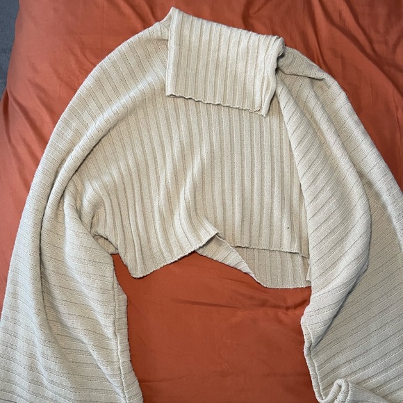 turtleneck flowy cropped sweater with balloon sleeves - Picture 5 of 7